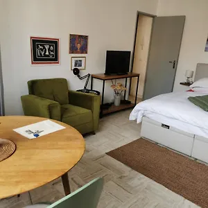 Calme Et Tres Lumineux, Au Pied De Notre Dame De La Garde Apartment Marseille